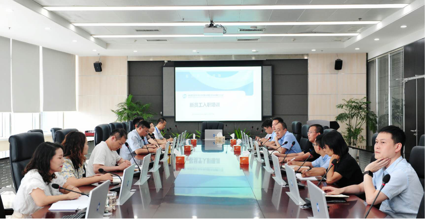 金叶绘锦，吾辈添华 ——集团公司举办2020年度新入职员工专场培训