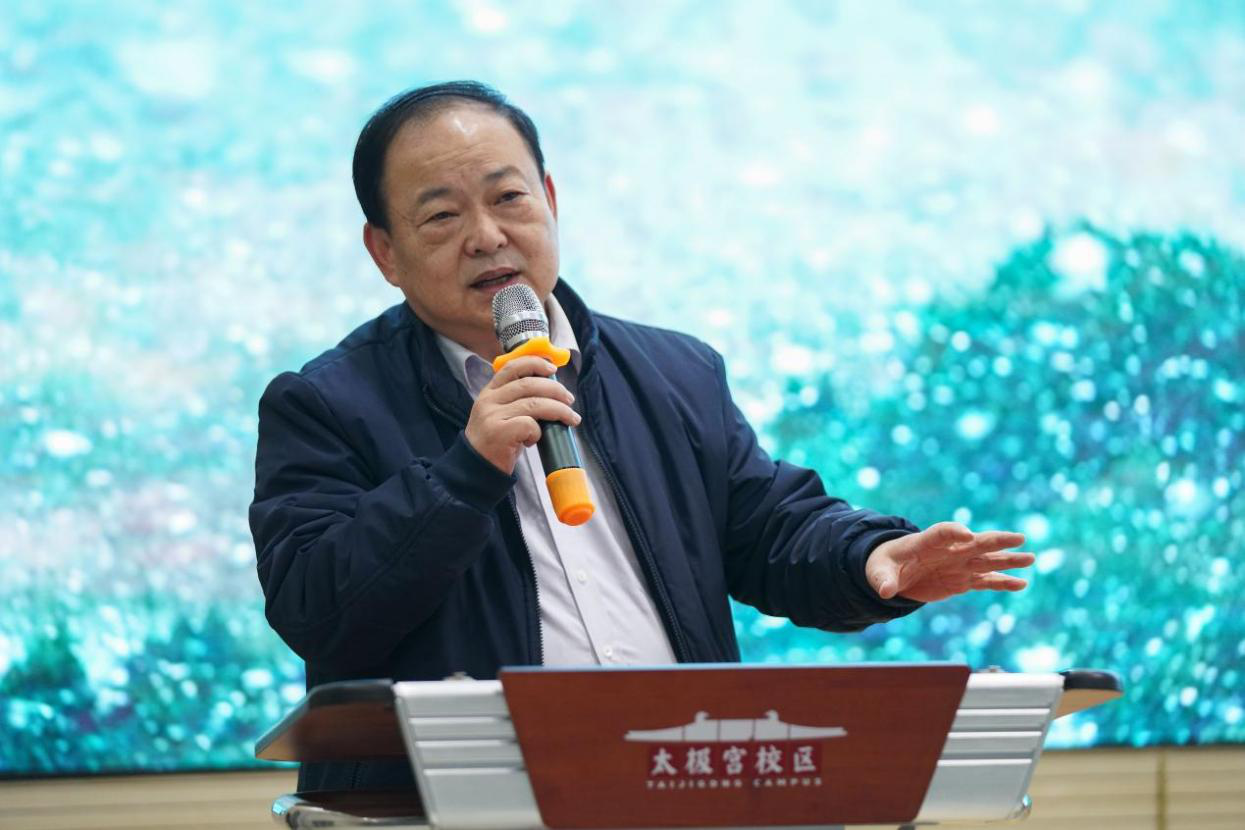 陕文投原董事长王勇等领导嘉宾一行考察西安明德理工学院，并出席瀛湖采风总结会