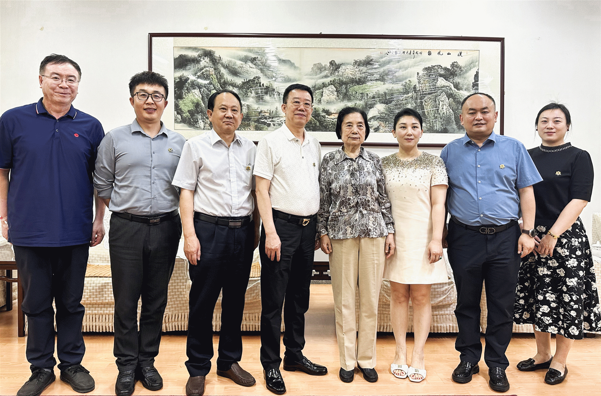 与中国民办高校先行者同行 共赴教育高质量发展新未来——集团董事局主席、总裁袁汉源先生率团赴黄河科技学院考察交流