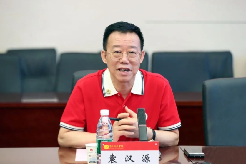与中国民办高校先行者同行 共赴教育高质量发展新未来——集团董事局主席、总裁袁汉源先生率团赴黄河科技学院考察交流