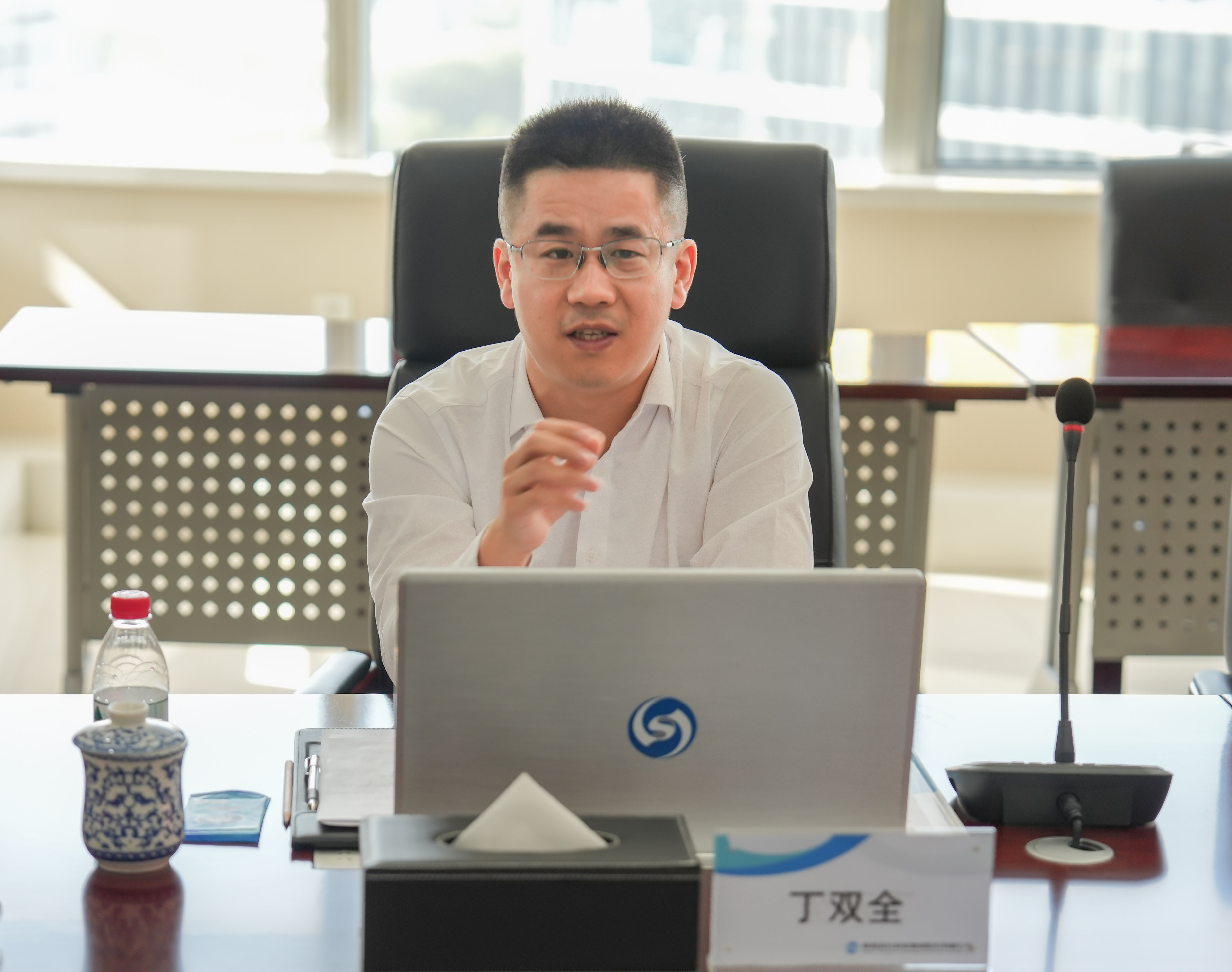 “金叶灿灿 一路向阳”——当阳市委常委、副市长丁双全一行莅临集团公司考察交流